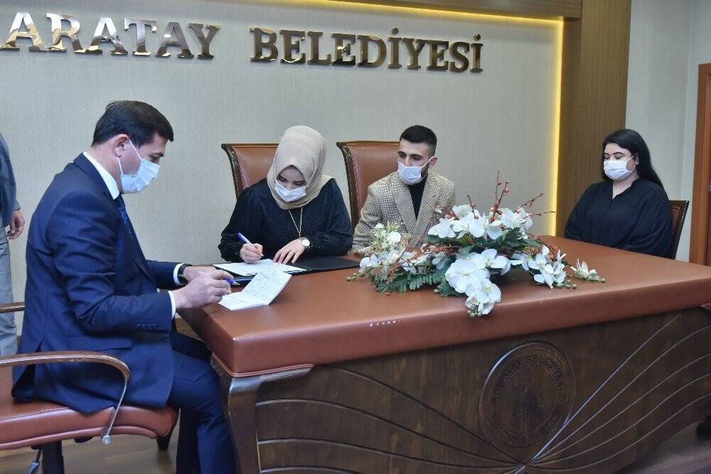 Konya Karatay’da 2020 yılında 2 bin 380 çiftin nikâhı kıyıldı