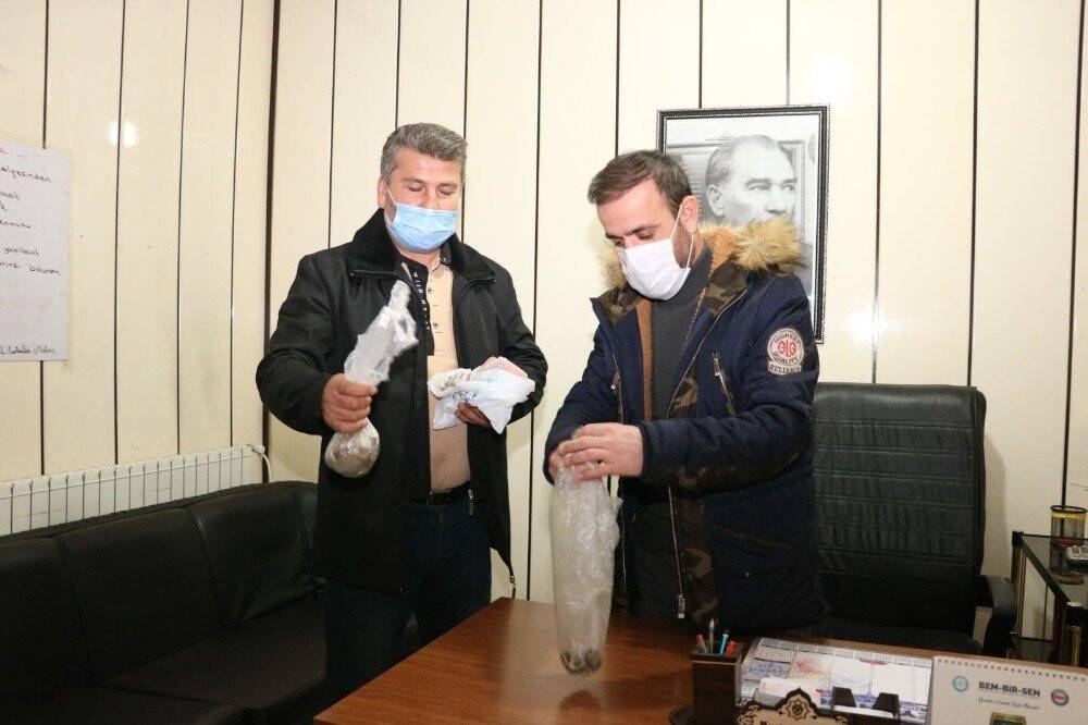 Temizlik işçilerinin bulduğu para sahibine teslim edildi