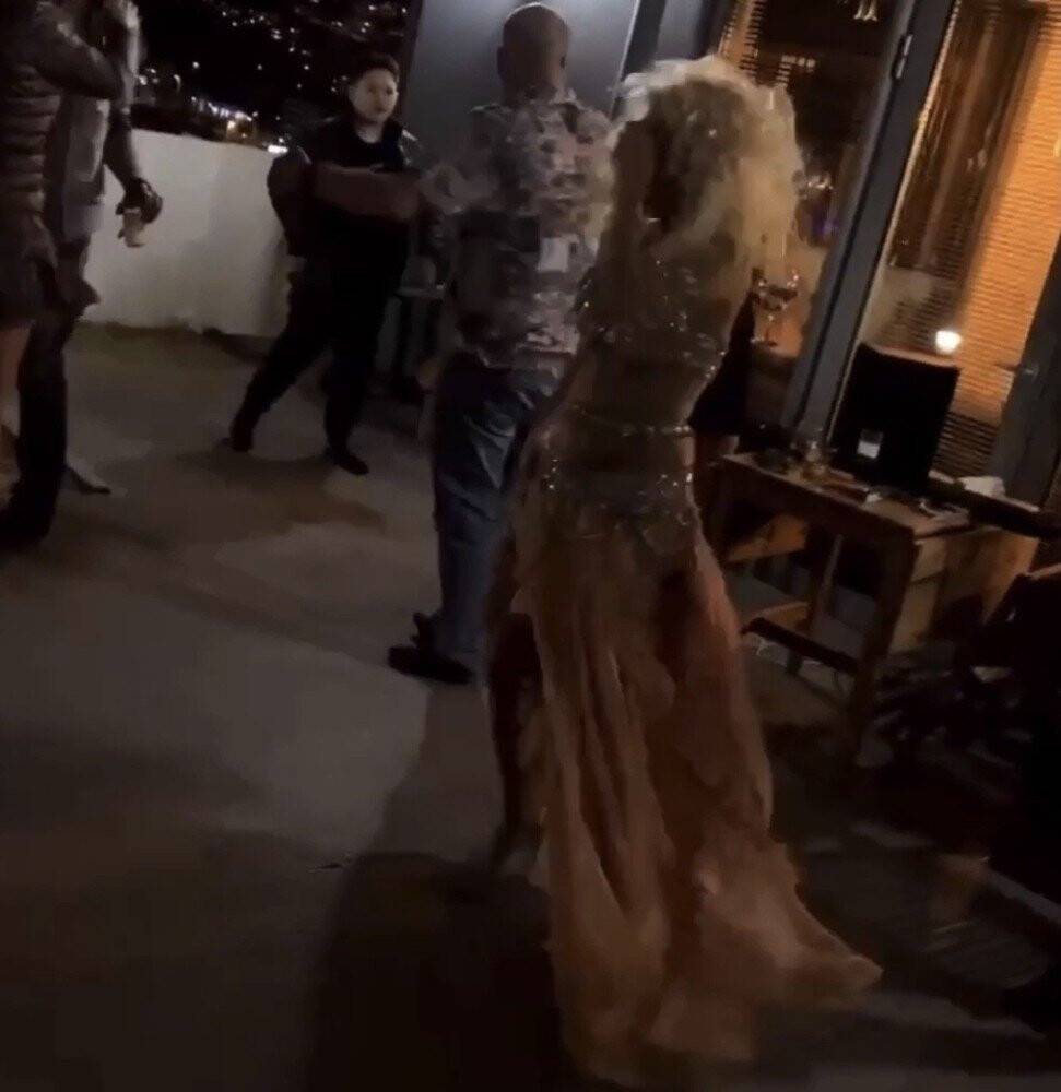Dansözlü fasıllı yılbaşı eğlencesi sosyal medyayı salladı
