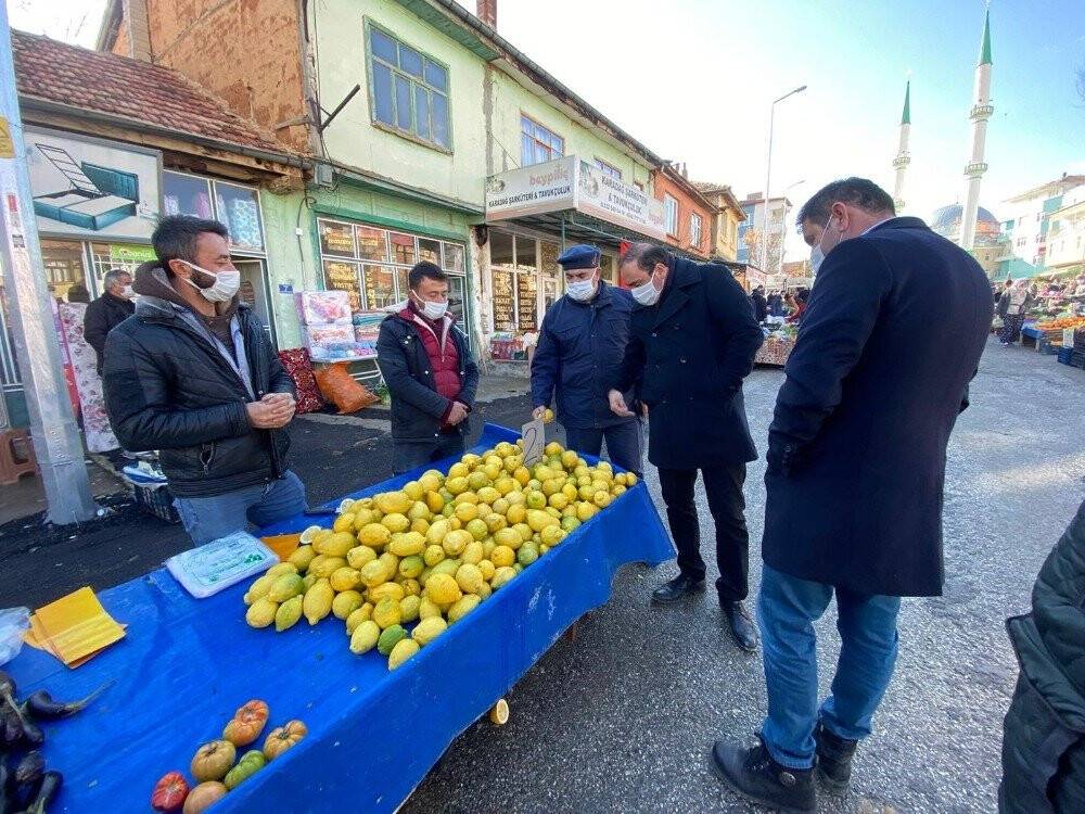 Konya'da  koronavirüs nedeniyle kapatılan Pazar yeri yeniden kuruldu
