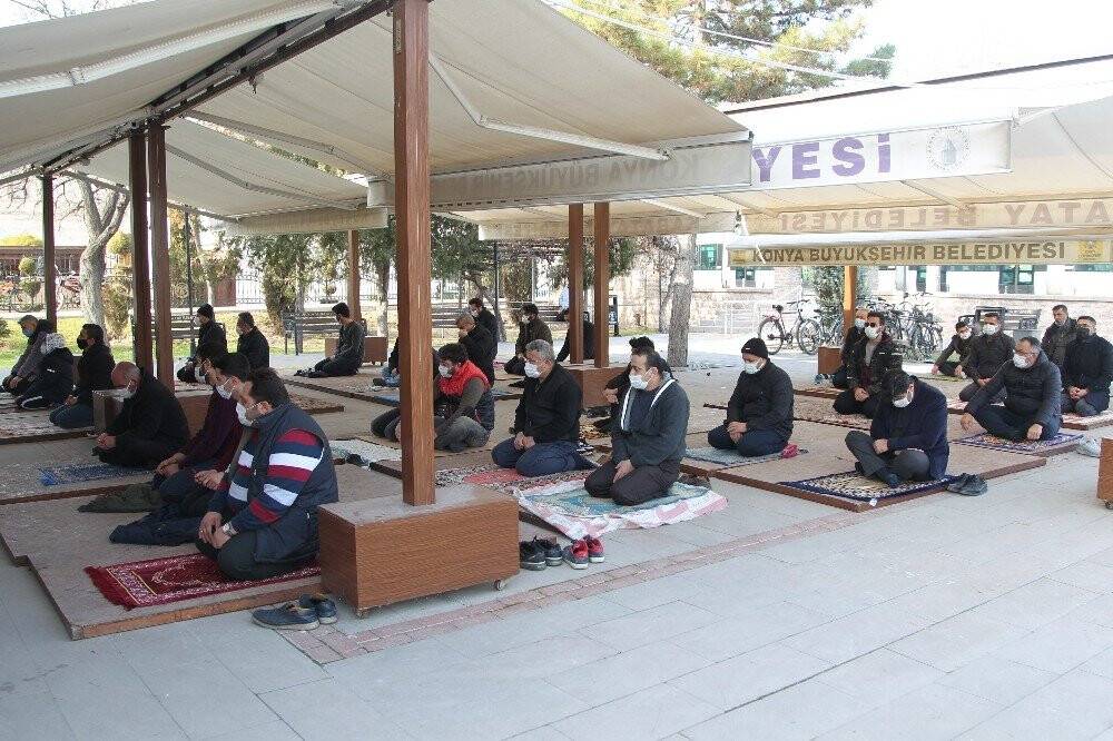 Konya’da yeni yılın ilk cuma namazı kılındı