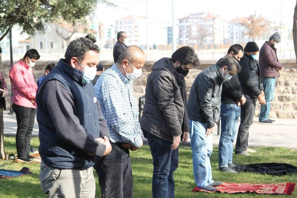 Konya’da yeni yılın ilk cuma namazı kılındı