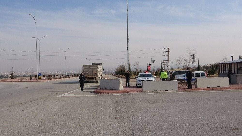 Konya’da yeni yılın ilk gününde yollar boş kaldı