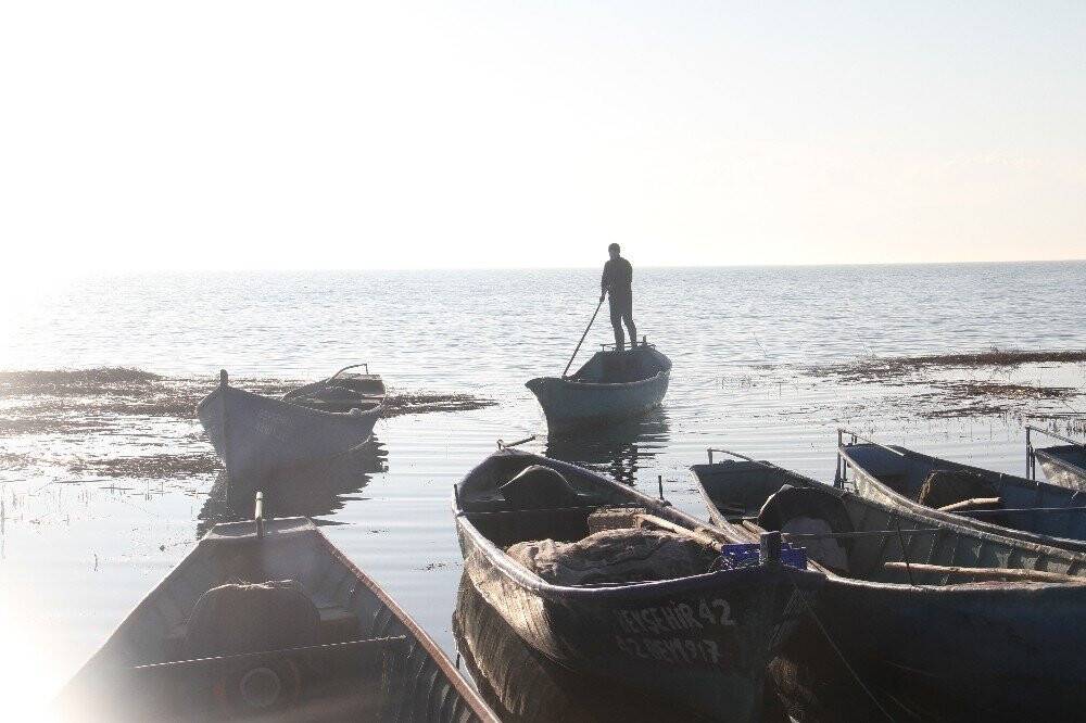 Ağları boş kalan Beyşehirli balıkçılar zor günler yaşıyor