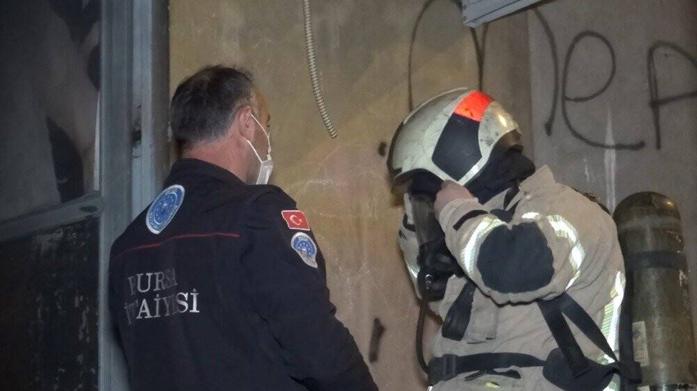 Bursa’da evi yanarken canlı yayın yaptı