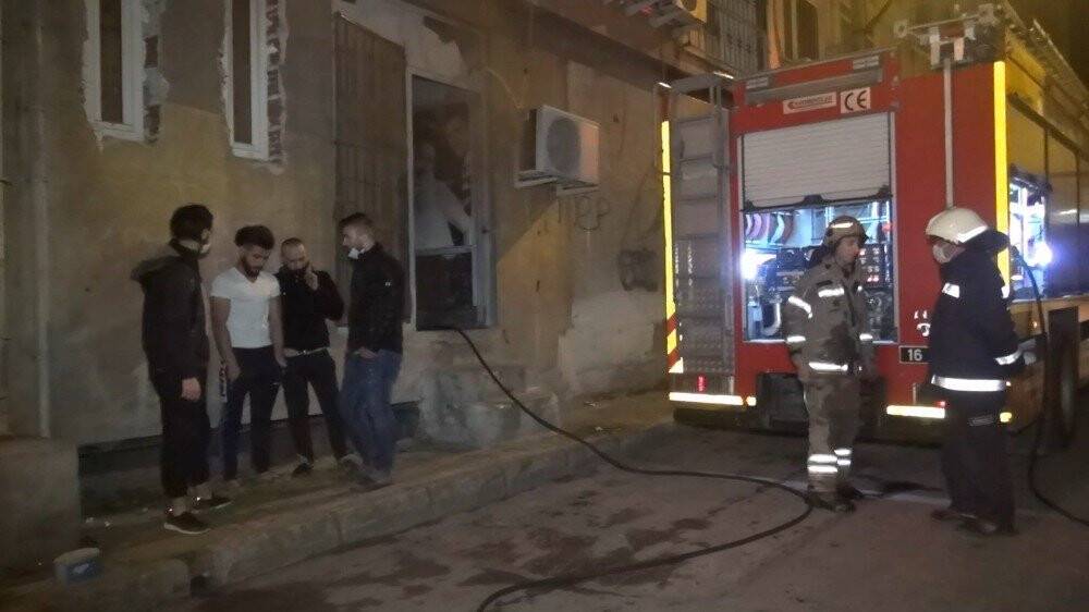 Bursa’da evi yanarken canlı yayın yaptı