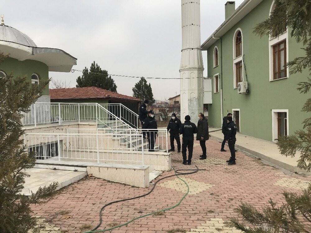 Konya'da kalp hastası genç şadırvan girişinde ölü bulundu