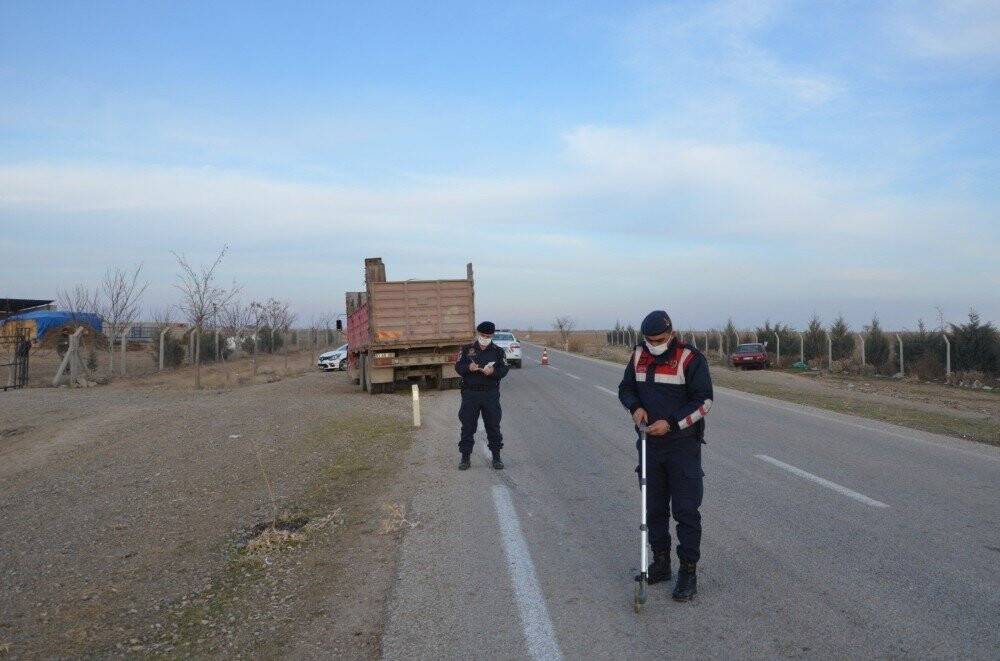 Konya’da kaza! Kamyon ile otomobil çarpıştı: 3 yaralı