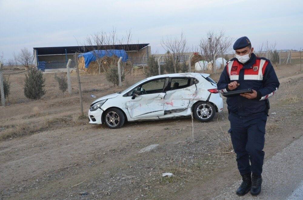 Konya’da kaza! Kamyon ile otomobil çarpıştı: 3 yaralı
