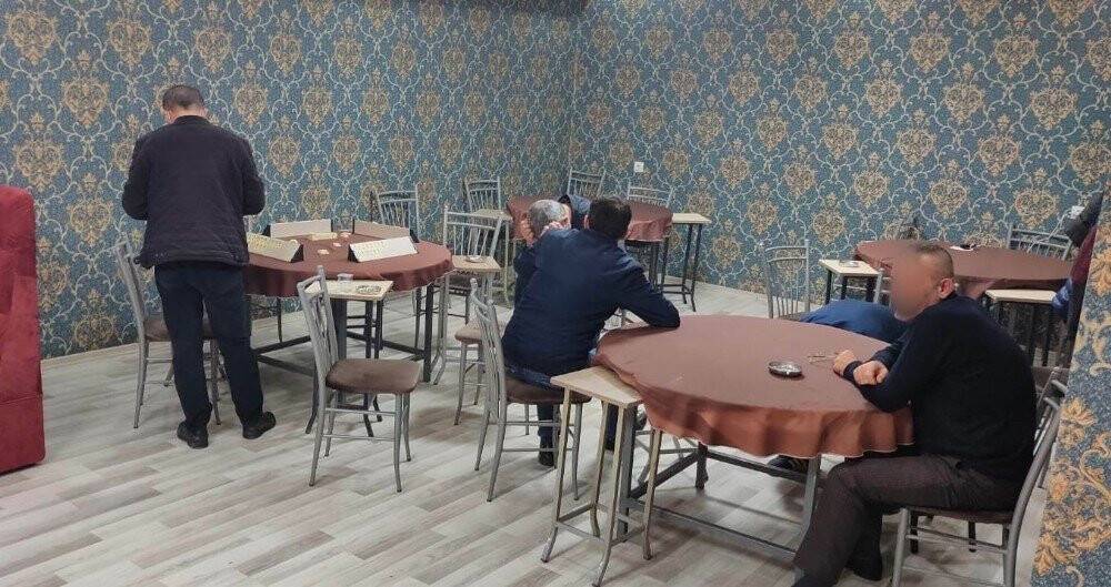 Konya’da yasağı delip eğlence mekanında yakalandılar