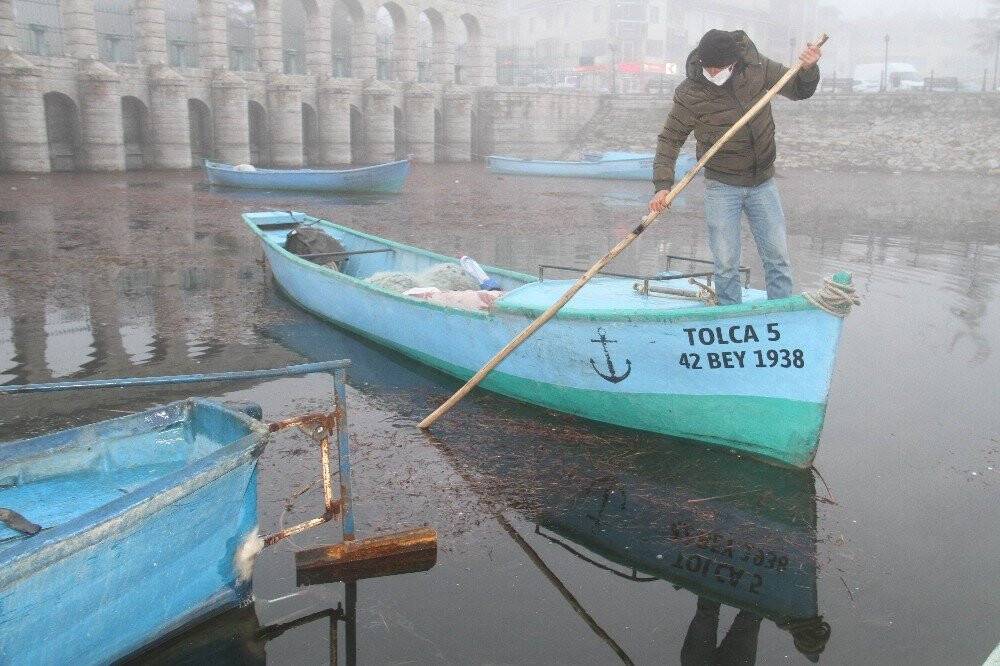 Balıkçılar siste gölde kaybolmamak için teknolojiden yararlanıyor