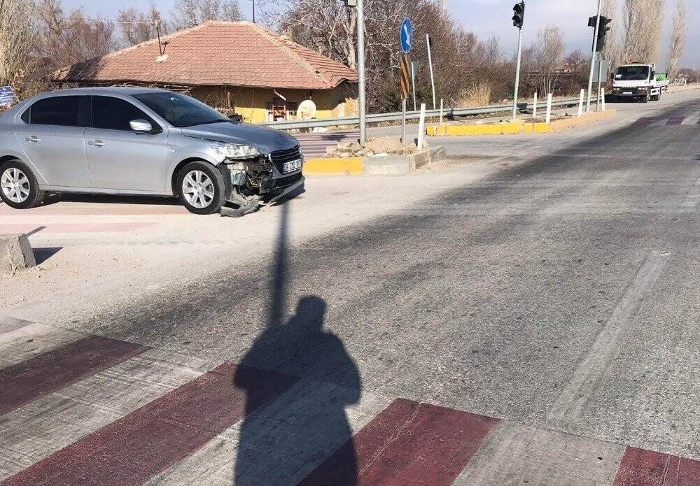 Konya’da kaza! İki otomobil çarpıştı: 1 yaralı