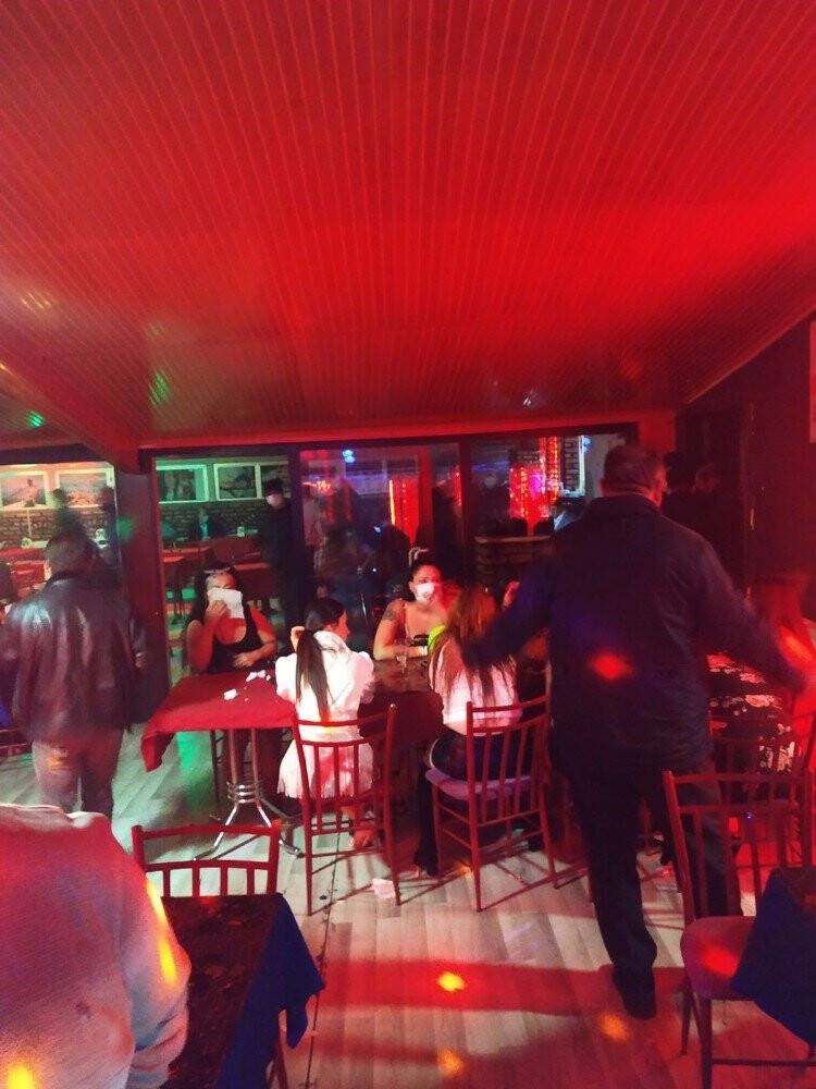 Konya'dabmüzikli alkollü eğlenceye polis baskını