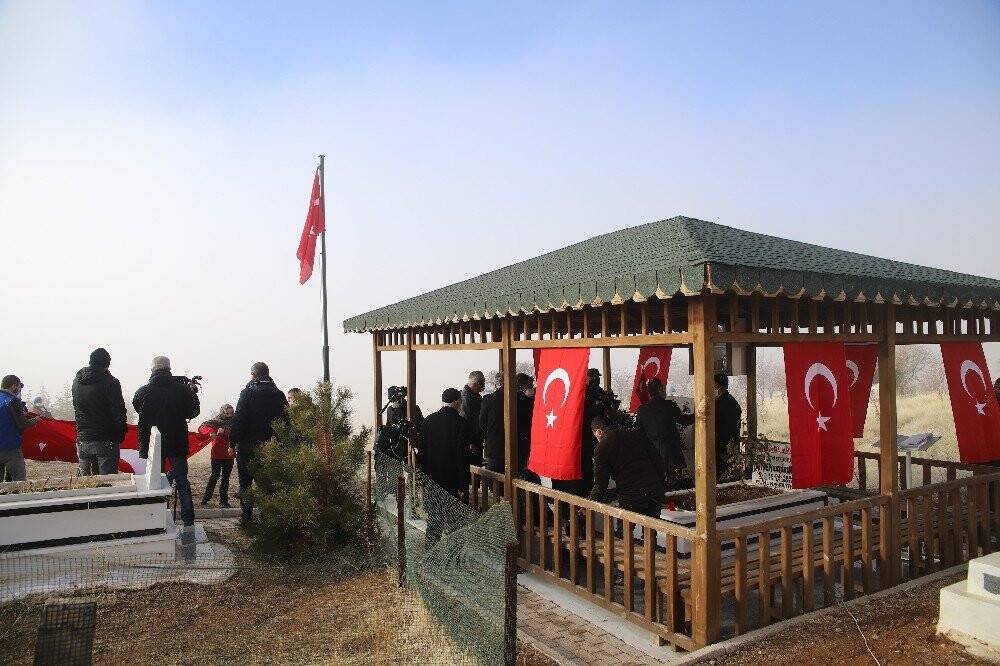 Şehit Fethi Sekin, şehadetinin 4. yılında kabri başında anıldı