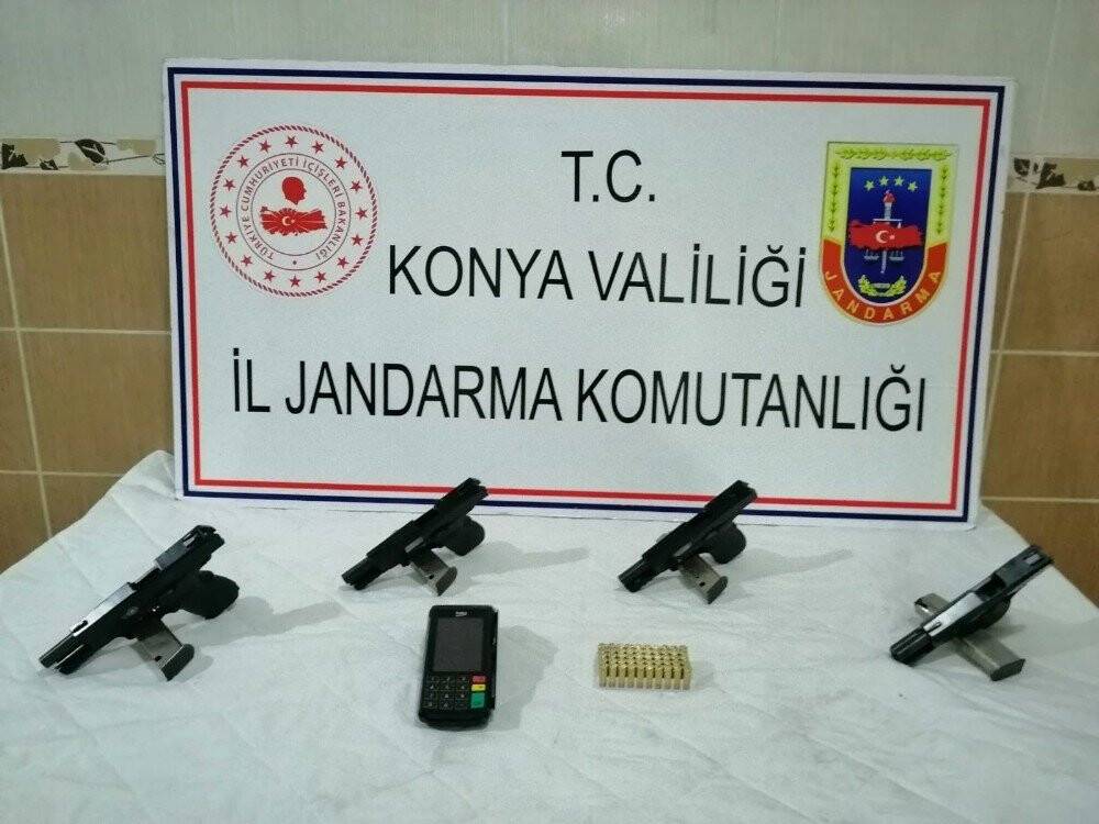 Konya’da jandarma operasyonu! 4 tabanca ve 50 mermiyle yakalandı