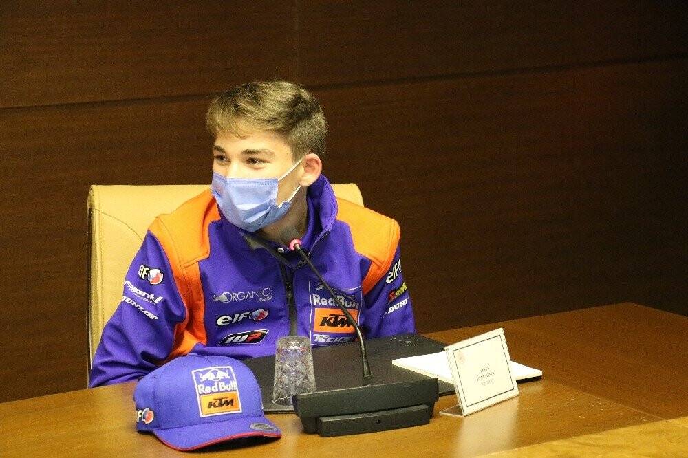 Bakan Kasapoğlu genç motor sporcularını kabul etti