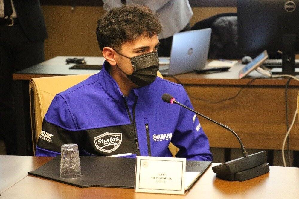 Bakan Kasapoğlu genç motor sporcularını kabul etti