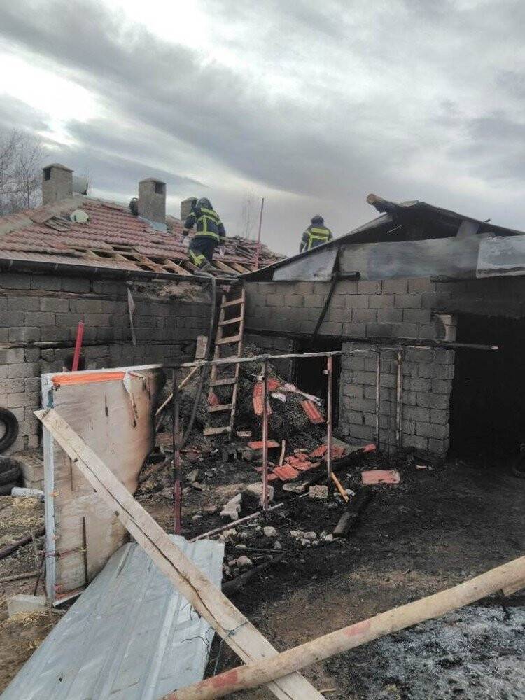 Konya’da ağıl yangını! 38 küçükbaş hayvan telef oldu