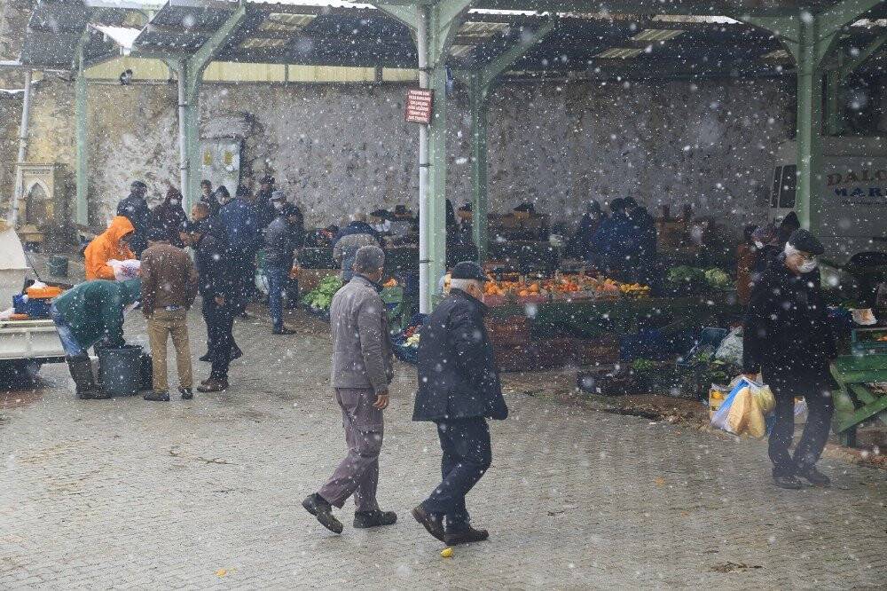 Hadim’de kar yağışı etkili oluyor