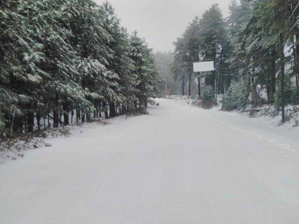 Amanoslar’da kar yayla evlerini beyaz örtü ile kapladı