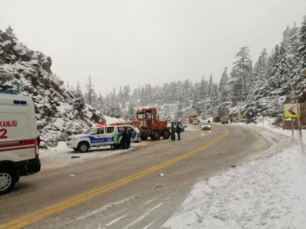 Antalya-Konya karayolunda feci kaza: 2 ölü, 5 yaralı