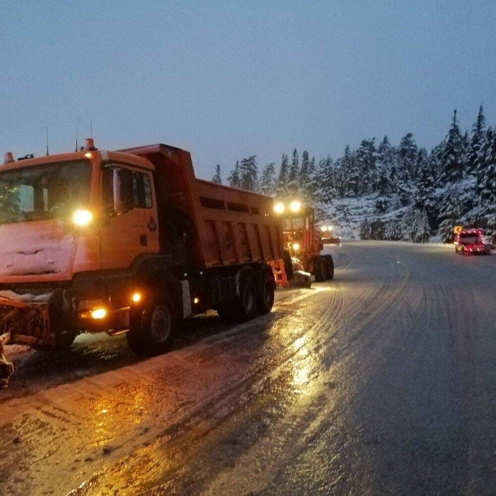 Antalya-Konya karayolunda kar kalınlığı 15 santime ulaştı