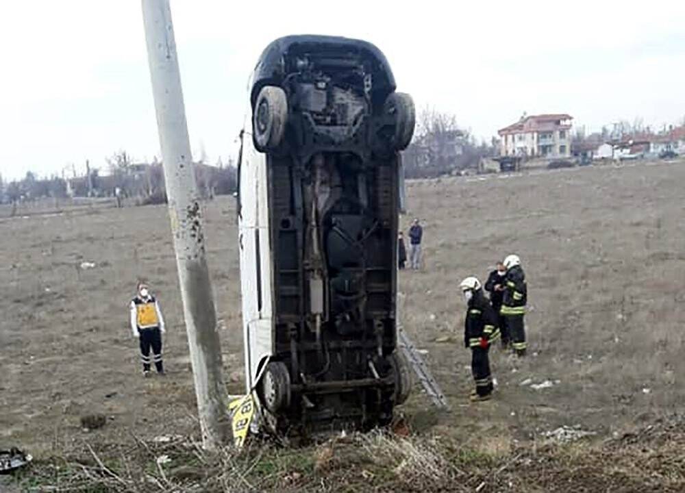 Konya'da ilginç kaza! Yoldan çıkan kamyonet şaha kalktı: 1 yaralı