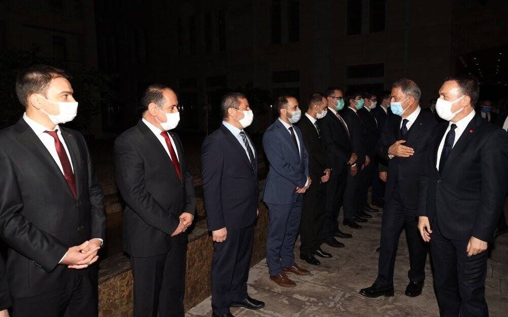 Bakan Akar, Türkiye’nin Bağdat Büyükelçiliği’ni ziyaret etti