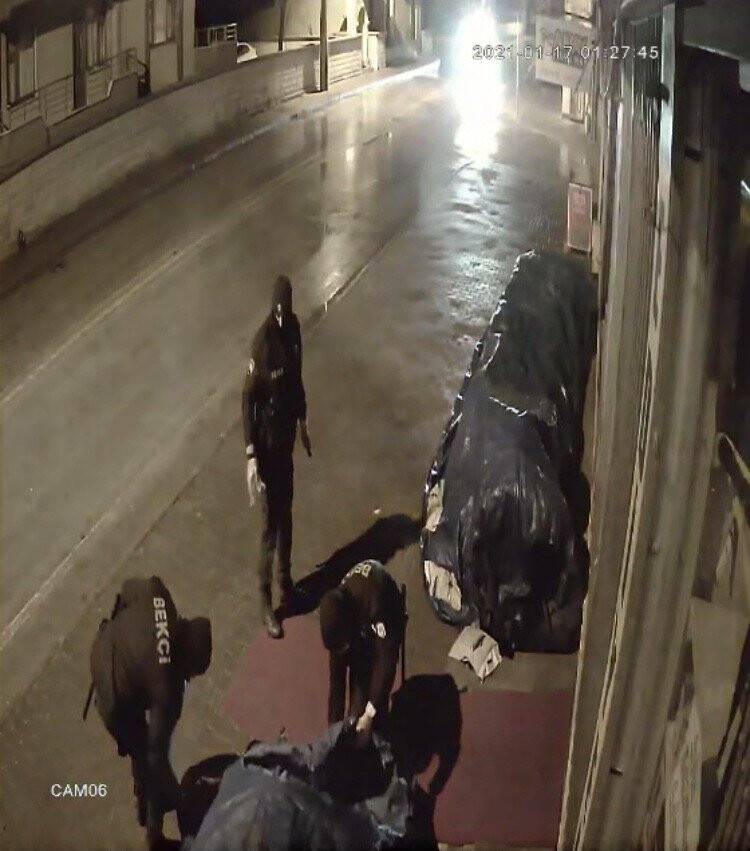 Konya'da bekçilerin takdir toplayan davranışı güvenlik kamerasına yansıdı