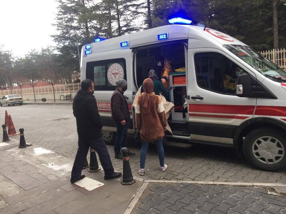 Konya'da yemek tenceresinin üzerine düşen 3 yaşındaki çocuk yandı