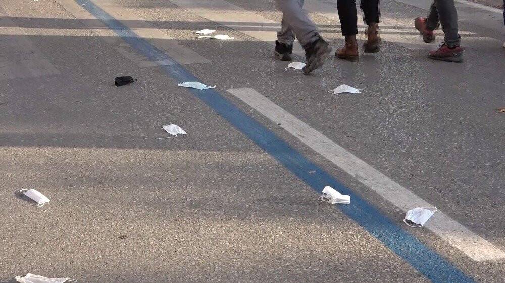 Maskeyi yere atmak kişisel korunma önlemini tehdide dönüştürüyor