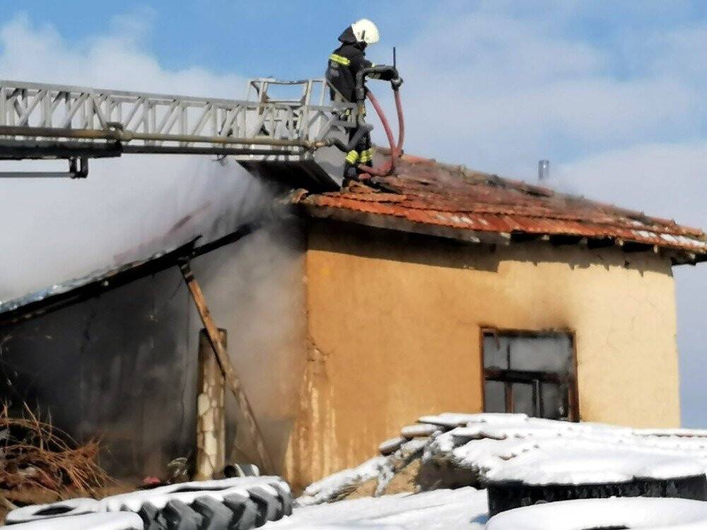 Konya’da korkutan yangın! 3 kişi hastaneye kaldırıldı