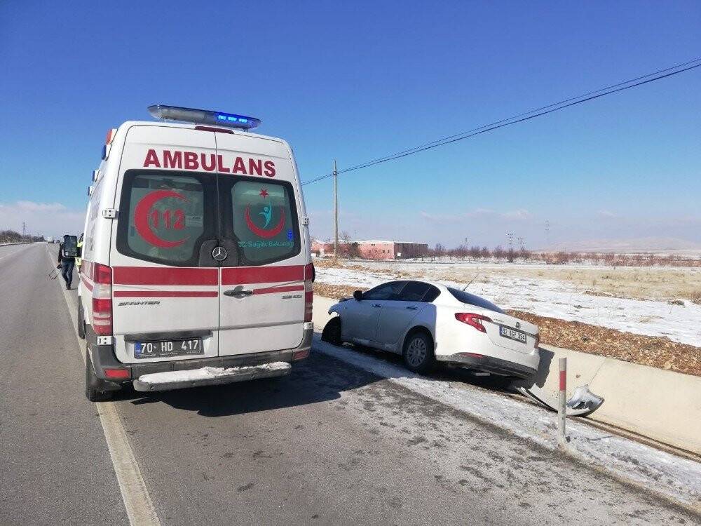 Konya yolunda kaza! Lastiği patlayan otomobil bu hale geldi