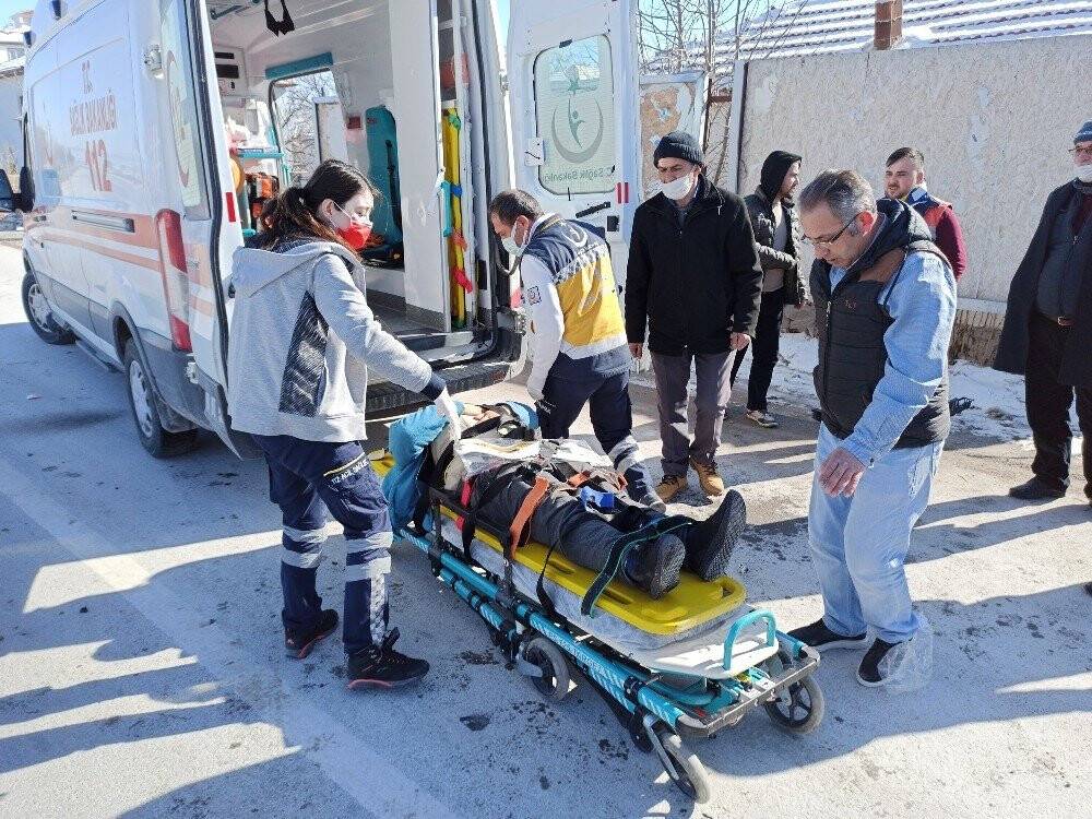 Konya- Aksaray yolunda kaza! İki otomobil çarpıştı: 3 yaralı