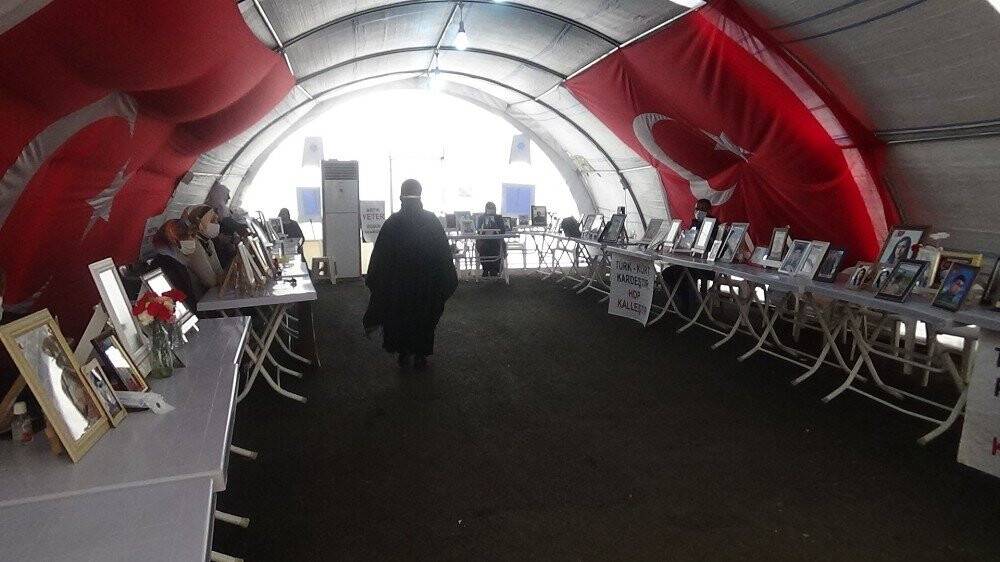 Evlat nöbetindeki aileler eylemlerini kararlı bir şekilde sürdürüyor