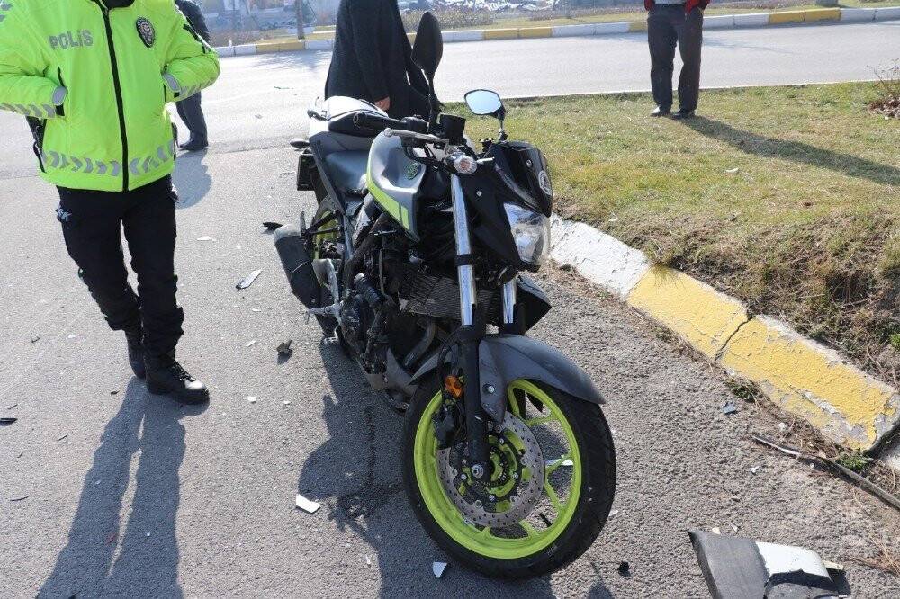 Görev yerine giden polis, trafik kazasında ağır yaralandı