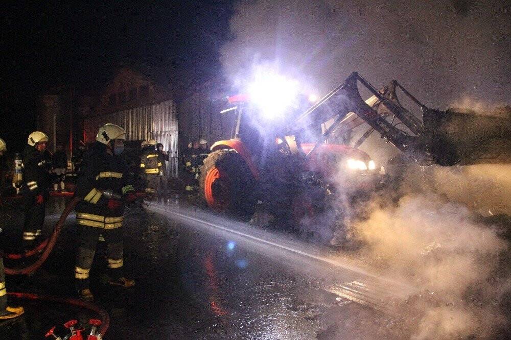 Konya’da tavuk çiftliğinde yangın! 1000'e yakın tavuk telef oldu