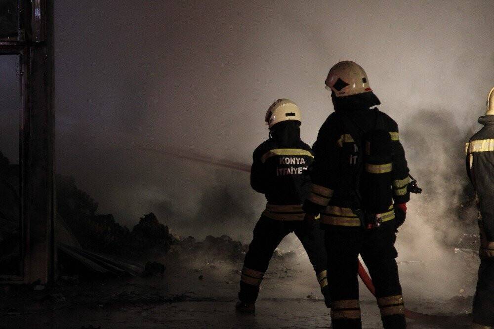 Konya’da tavuk çiftliğinde yangın! 1000'e yakın tavuk telef oldu