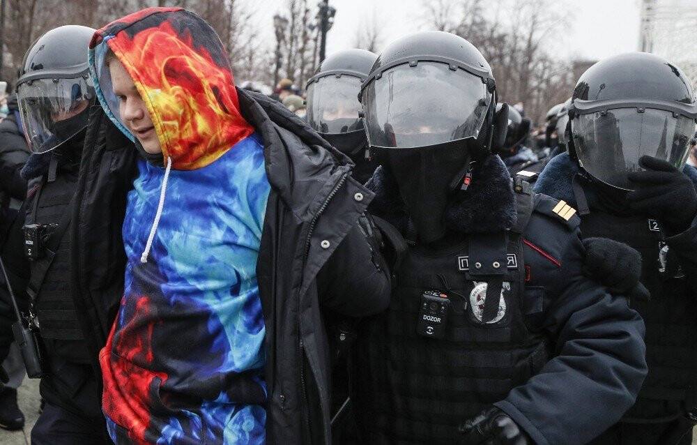 Rusya genelinde binlerce muhalif Navalny için sokaklarda