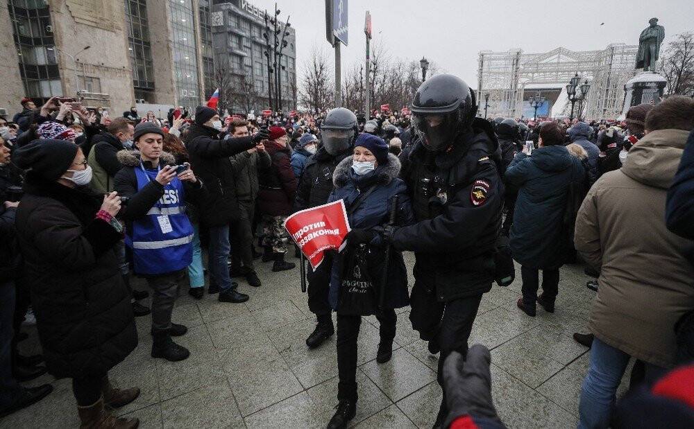 Rusya genelinde binlerce muhalif Navalny için sokaklarda