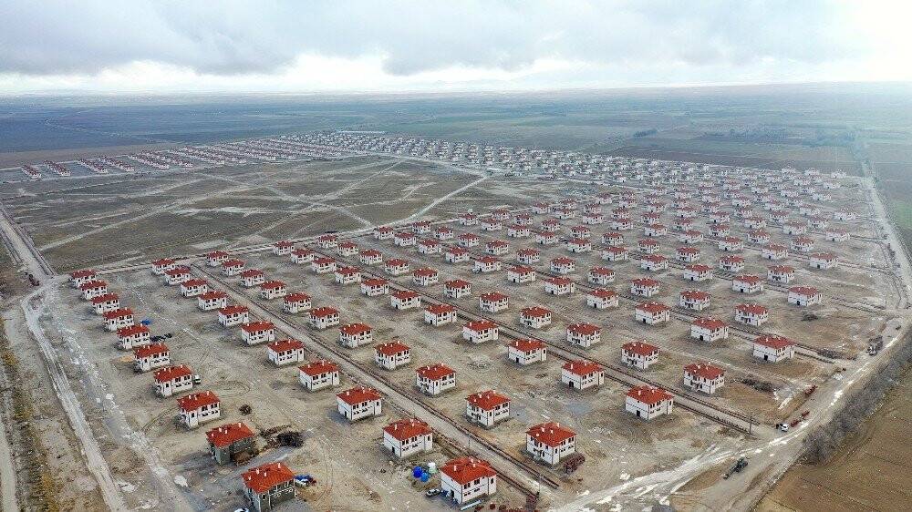 Konya'da sular altında kalacak mahallenin yeni konutları tamamlanıyor