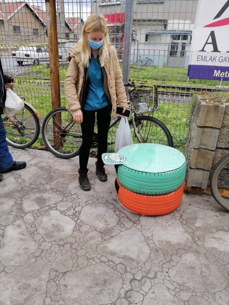 Eski araç lastikleri kedi evi oldu