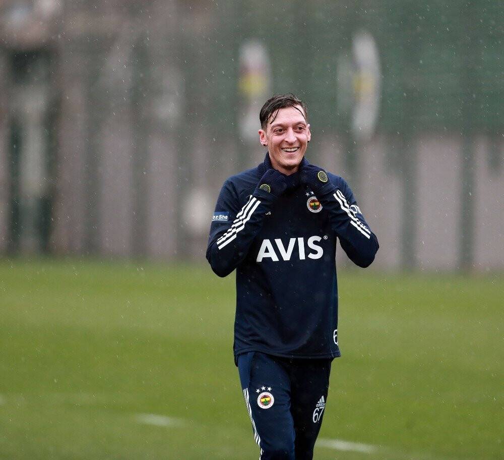 Fenerbahçe’de Mesut Özil bireysel çalıştı