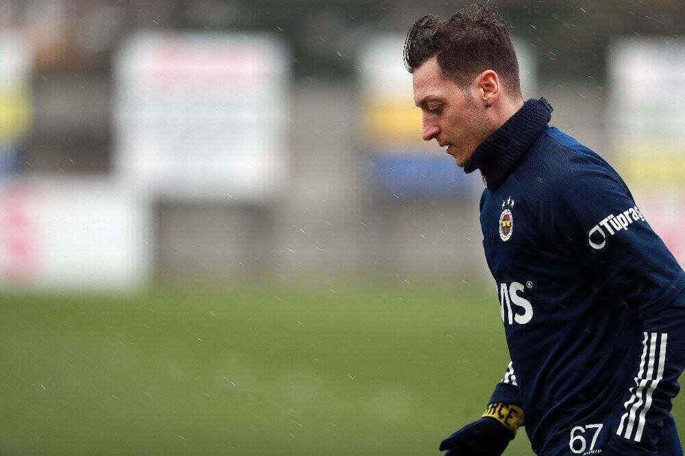 Fenerbahçe’de Mesut Özil bireysel çalıştı
