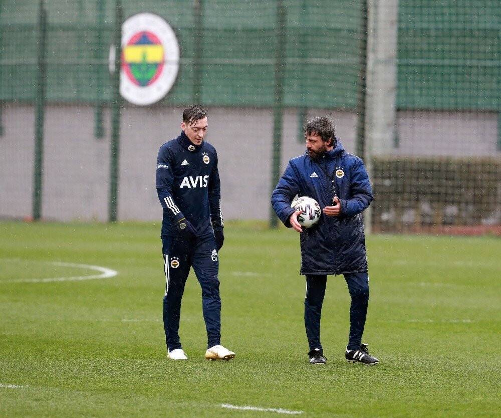 Fenerbahçe’de Mesut Özil bireysel çalıştı