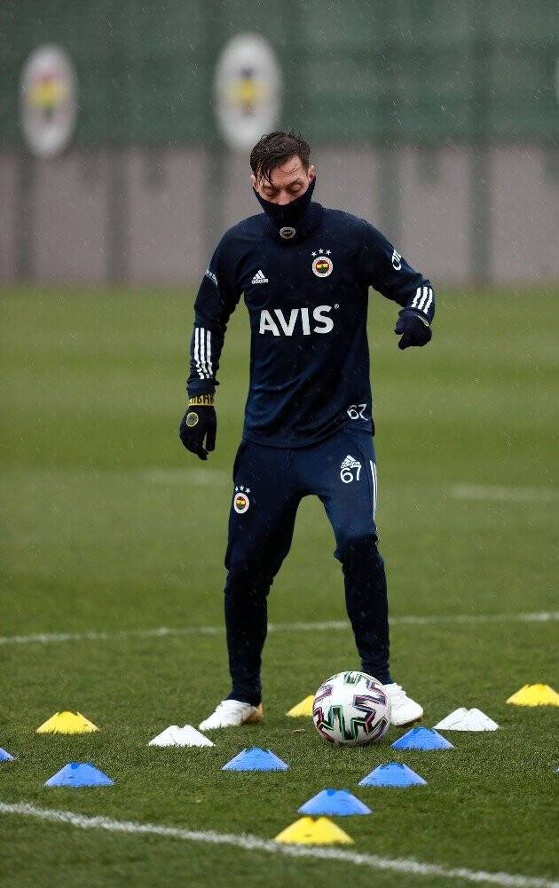 Fenerbahçe’de Mesut Özil bireysel çalıştı