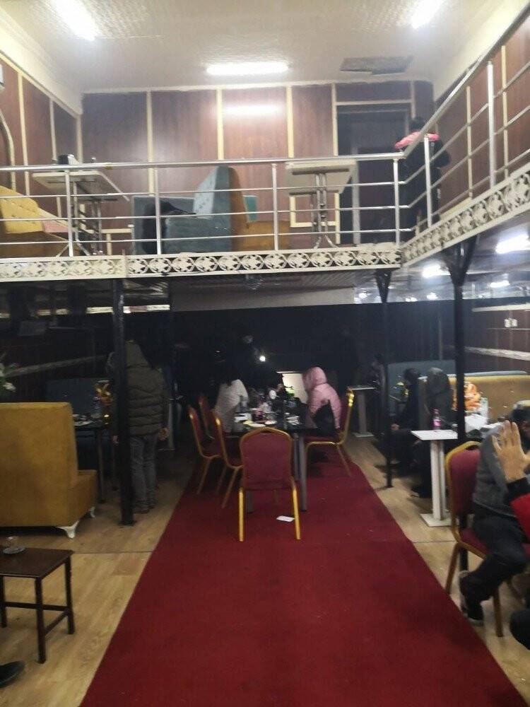 Konya'da gazinoya baskın! Polis kilitli kapıyı koç başıyla kırarak girdi