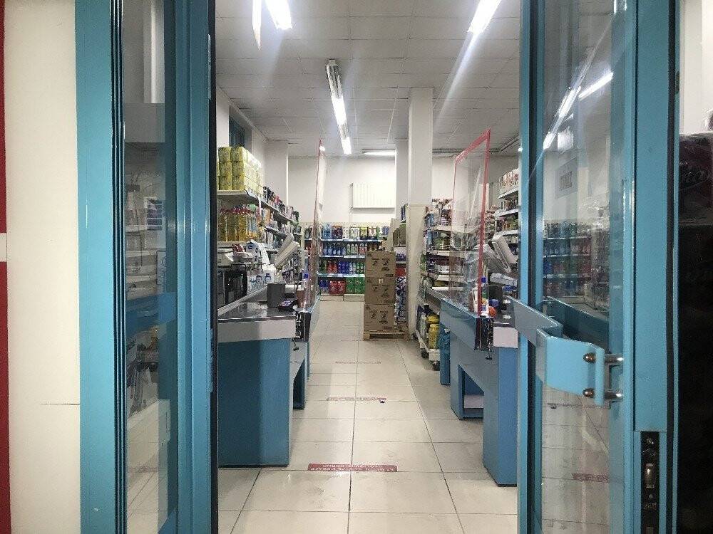 Marketin tuvaletinde saklanıp 25 bin lirayı çaldılar