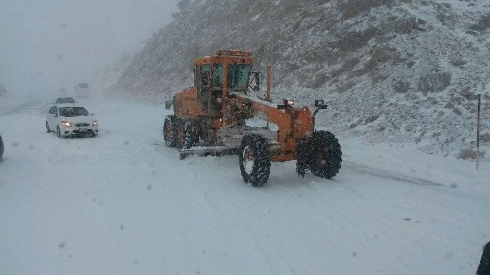 Konya - Antalya yolunda fırtına ve tipi nedeniyle görüş mesafesi düştü! Kar kalınlığı 10 santimetreye ulaştı