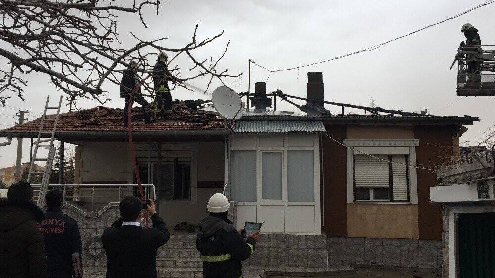 Konya’da müstakil evin çatısında yangın